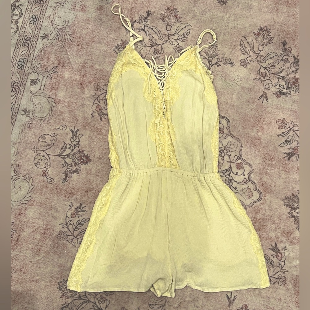 Kendall & Kylie Romper with lace XS